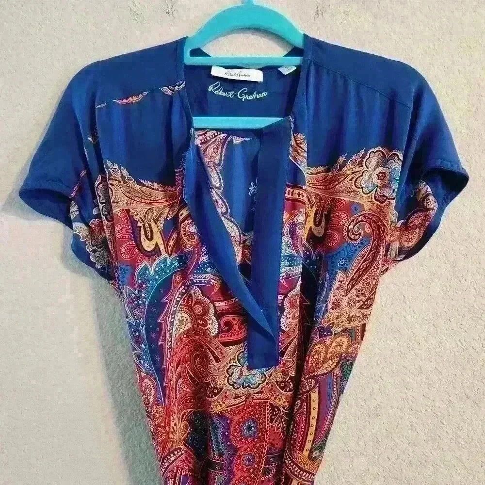 Robert Graham Women’s Silk blend blue pattern belted dress size small EUC - Picture 3 of 6